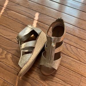 Michael Kors wedges Girls size 4